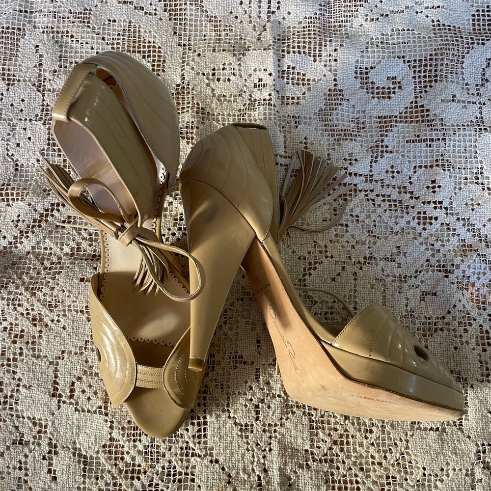 OSCAR DE LA RENTA | Pumps Size: 40 
Color:Nude